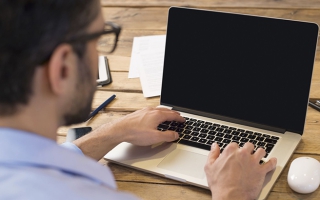 LAPTOP SÁNG ĐÈN NHƯNG KHÔNG LÊN MÀN HÌNH LÀ LỖI GÌ?